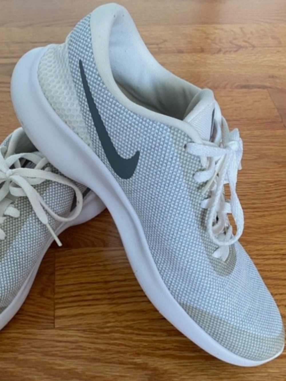 Nike Flex Experience RN7 Women’s White Sneakers Size 10